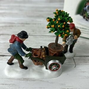 Department 56 MASTER GARDENERS 5658458 Christmas Village Accessory set of 2
